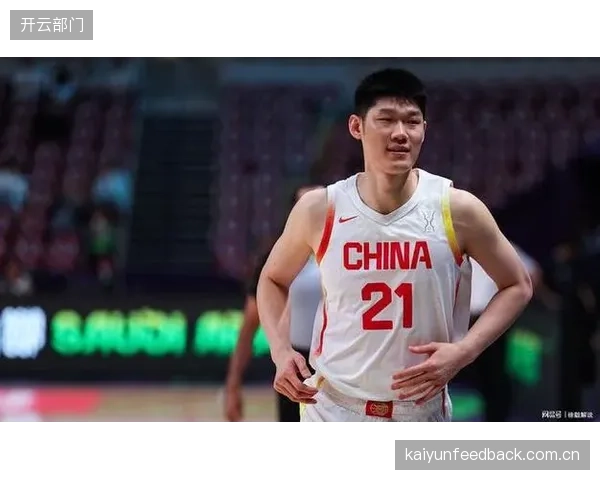 总决赛G2变数:上海队内线遭遇严重伤病潮,王哲林将独自面对胡金秋的轮番冲击。 总决赛G2变数:上海队内线遭遇严重伤病潮,王哲林将独自面对胡金秋的轮番冲击。